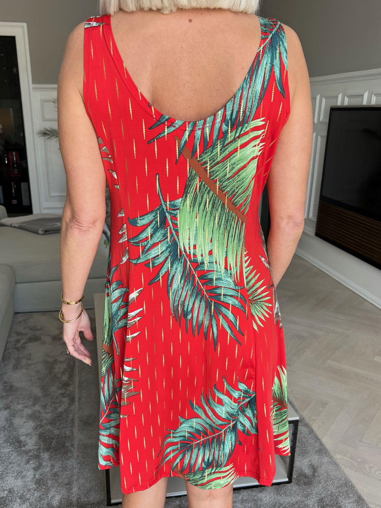 Maj Palm - Sød elastisk sommerkjole med palmemønster